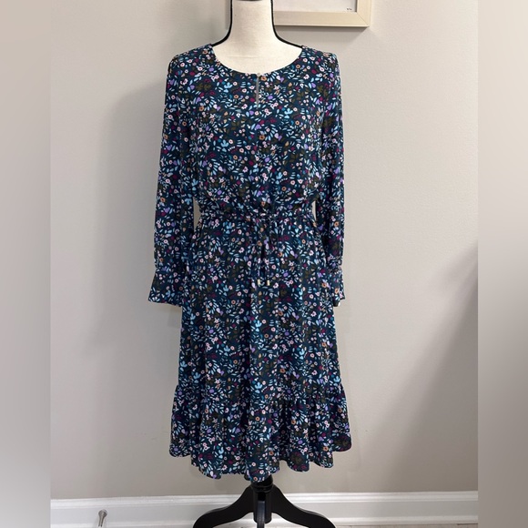 Talbots Dresses & Skirts - Talbots Dress Size 12P Green with Fall Leaf design